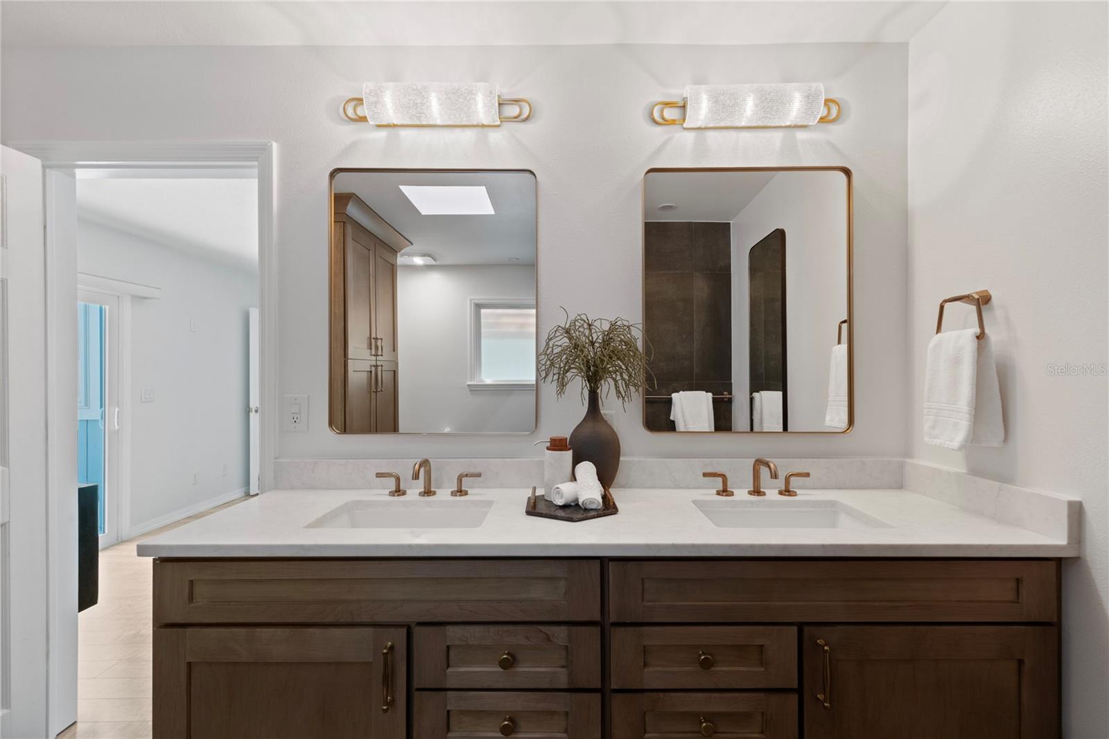 LAKE VALENCIA UNIT ONE - Residential
