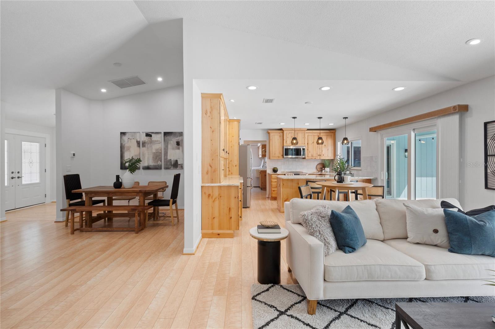 LAKE VALENCIA UNIT ONE - Residential