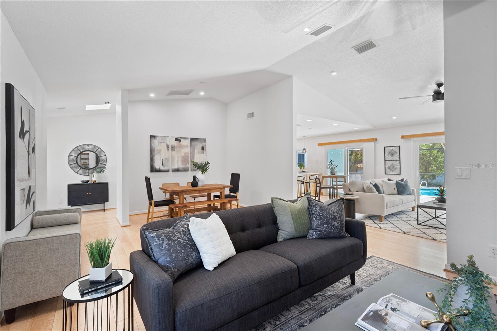 LAKE VALENCIA UNIT ONE - Residential
