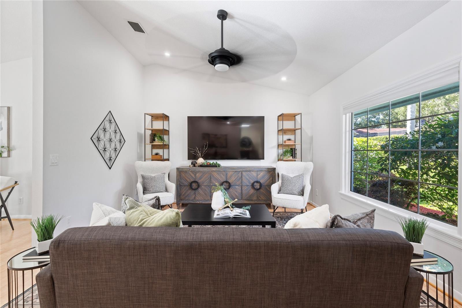 LAKE VALENCIA UNIT ONE - Residential
