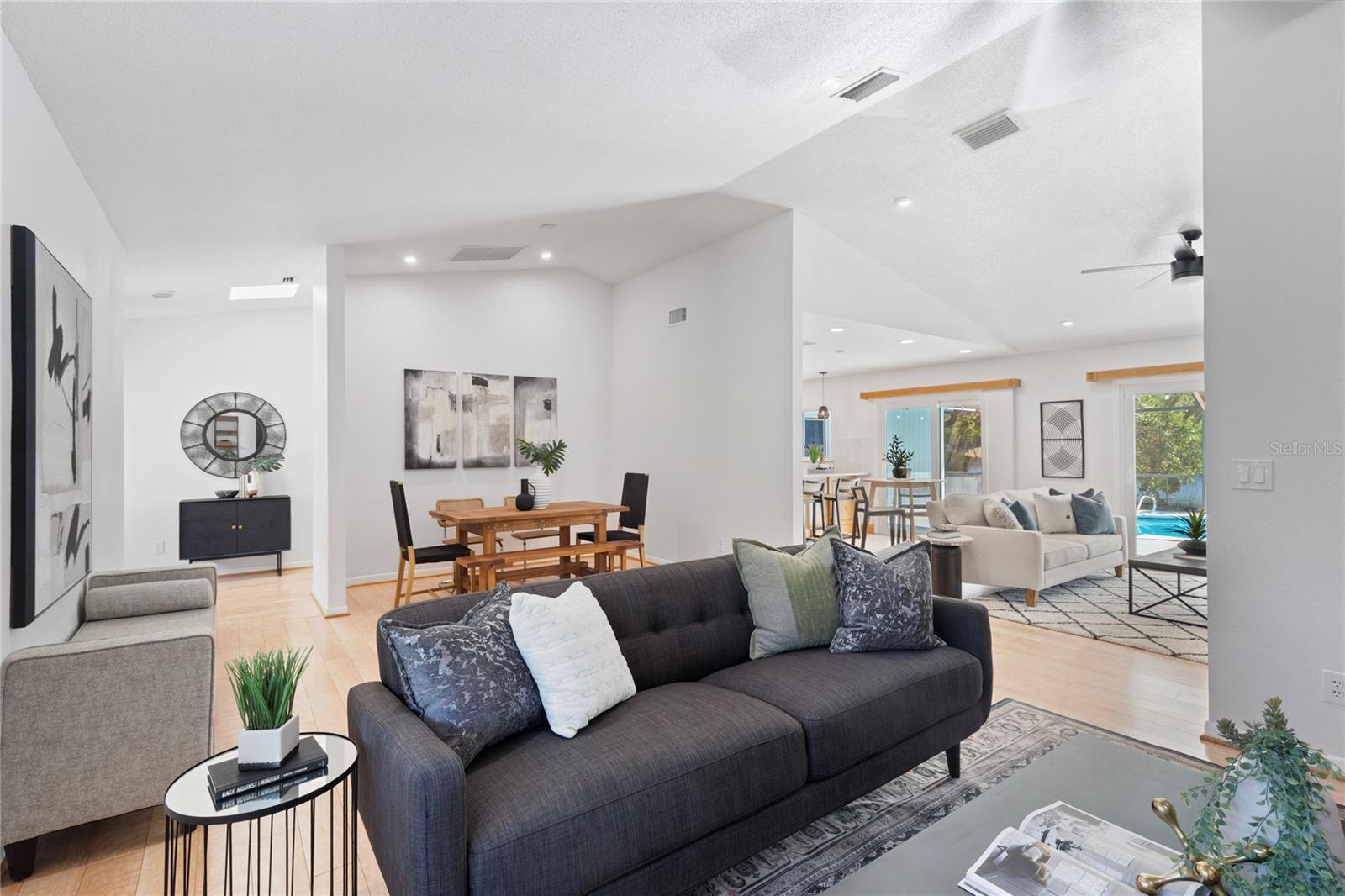 LAKE VALENCIA UNIT ONE - Residential