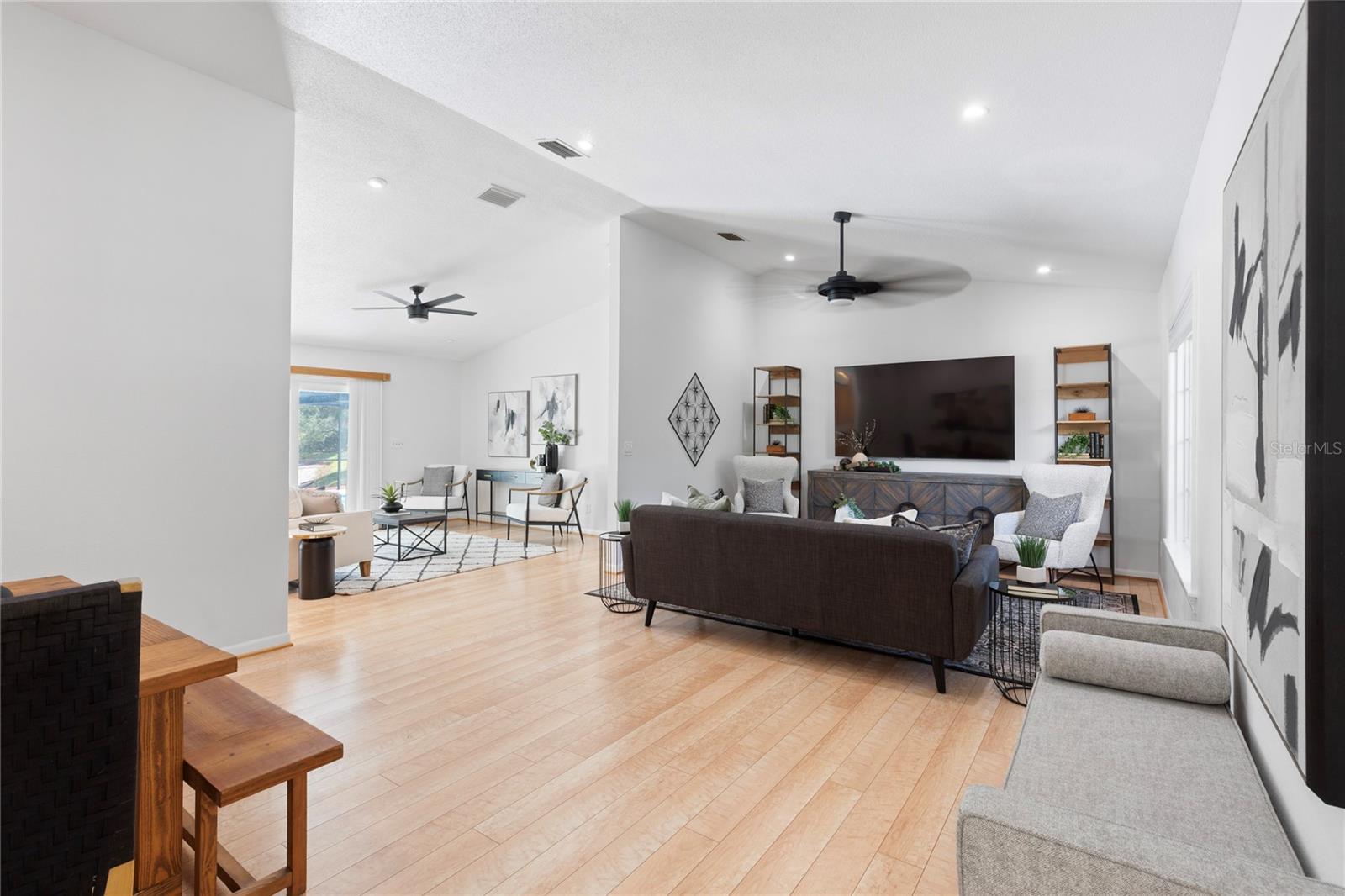 LAKE VALENCIA UNIT ONE - Residential