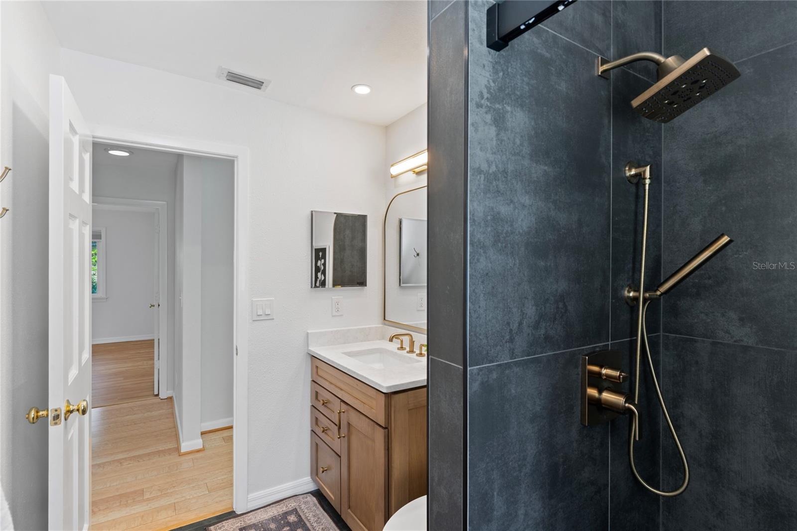 LAKE VALENCIA UNIT ONE - Residential