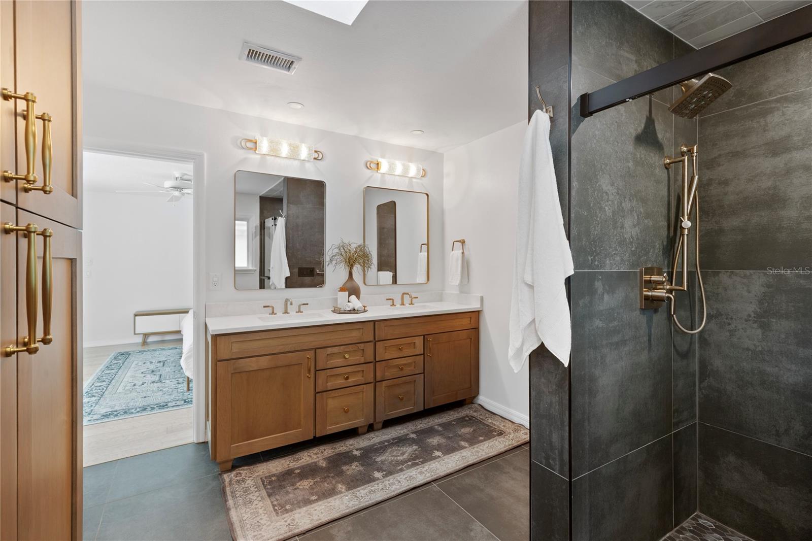 LAKE VALENCIA UNIT ONE - Residential