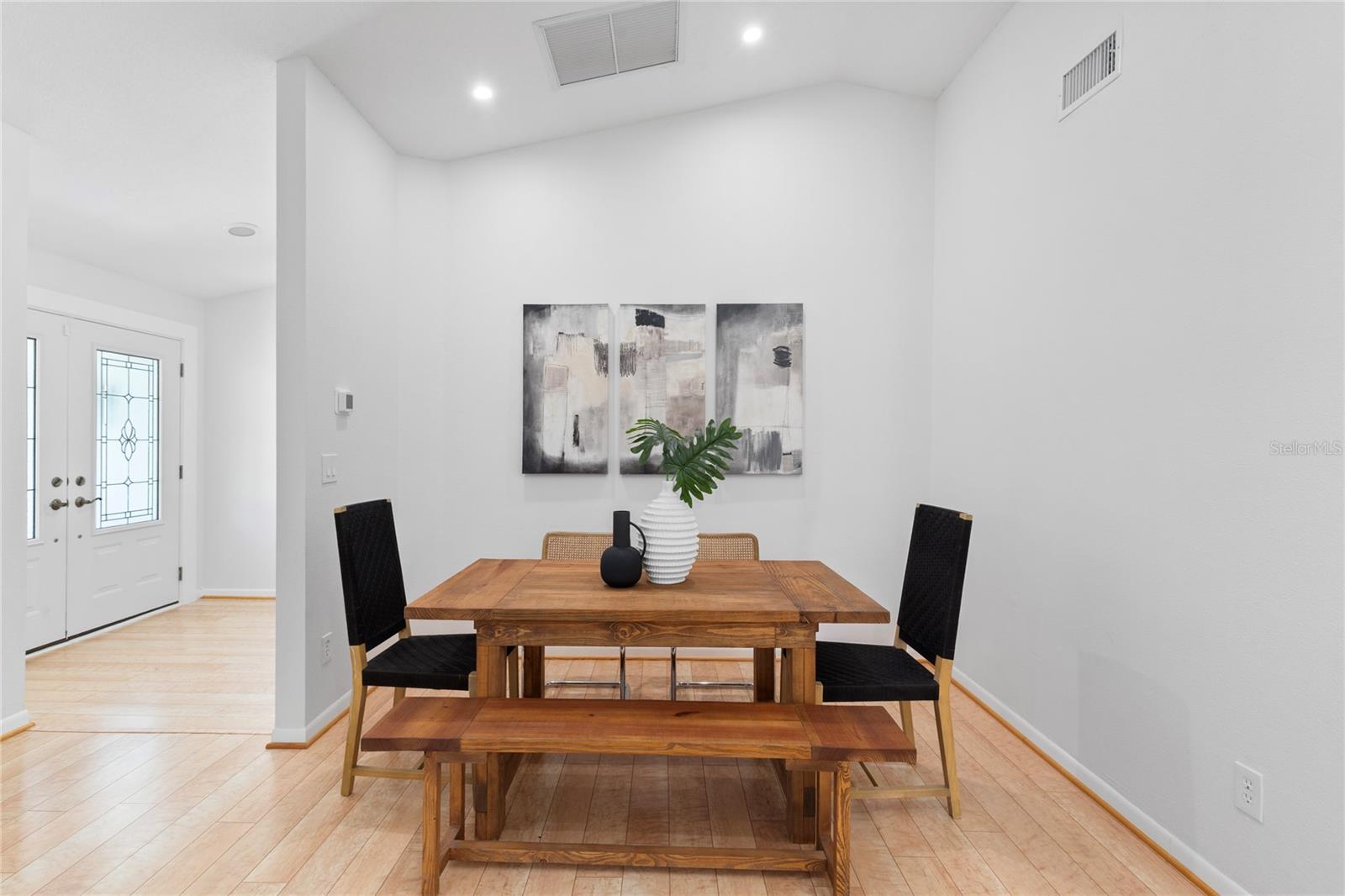 LAKE VALENCIA UNIT ONE - Residential