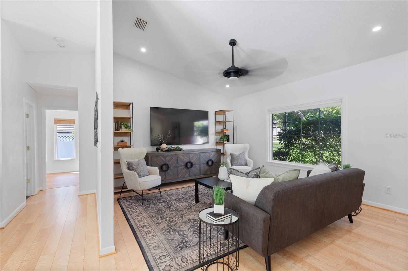 LAKE VALENCIA UNIT ONE - Residential