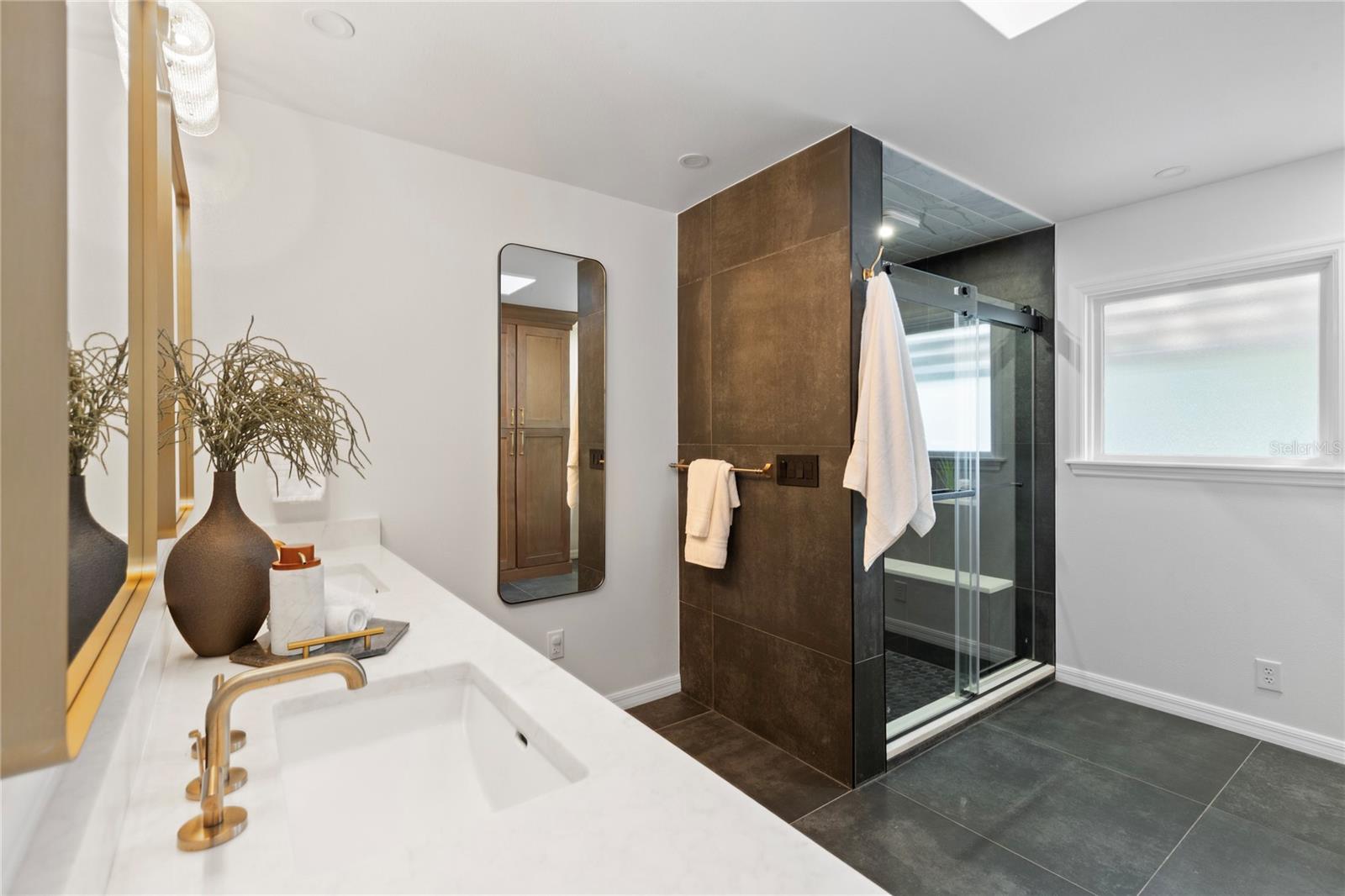 LAKE VALENCIA UNIT ONE - Residential