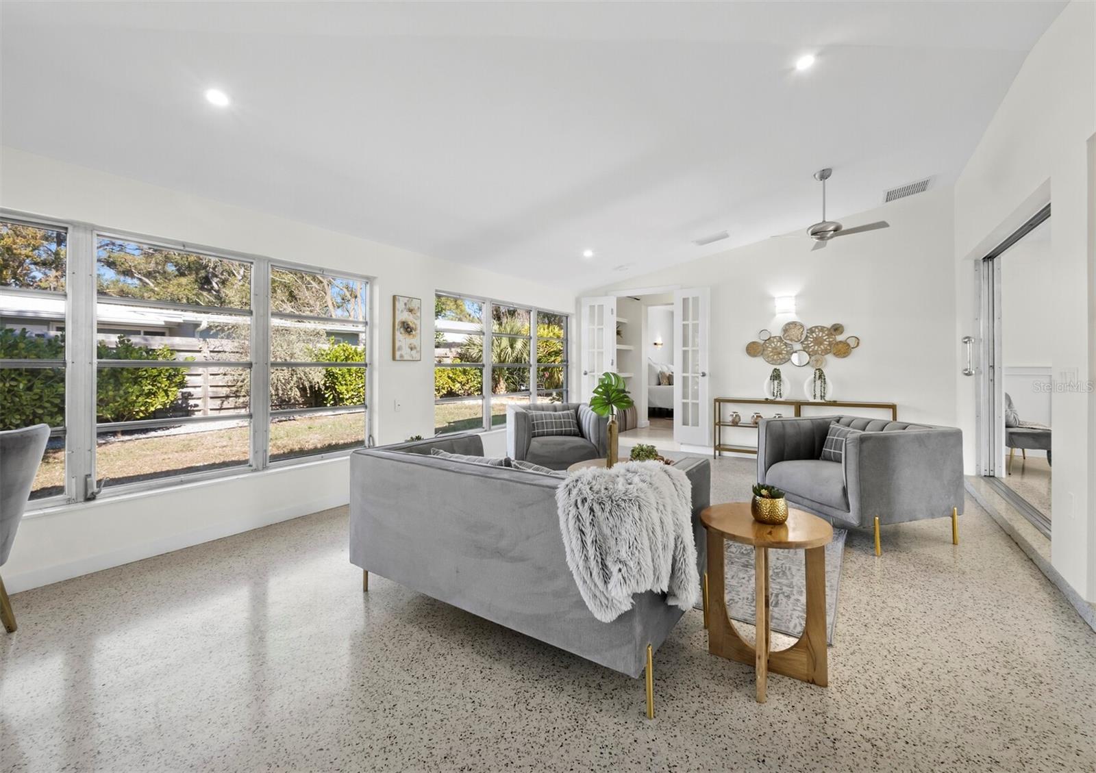 INDIAN BEACH/SAPPHIRE SHORES - Residential