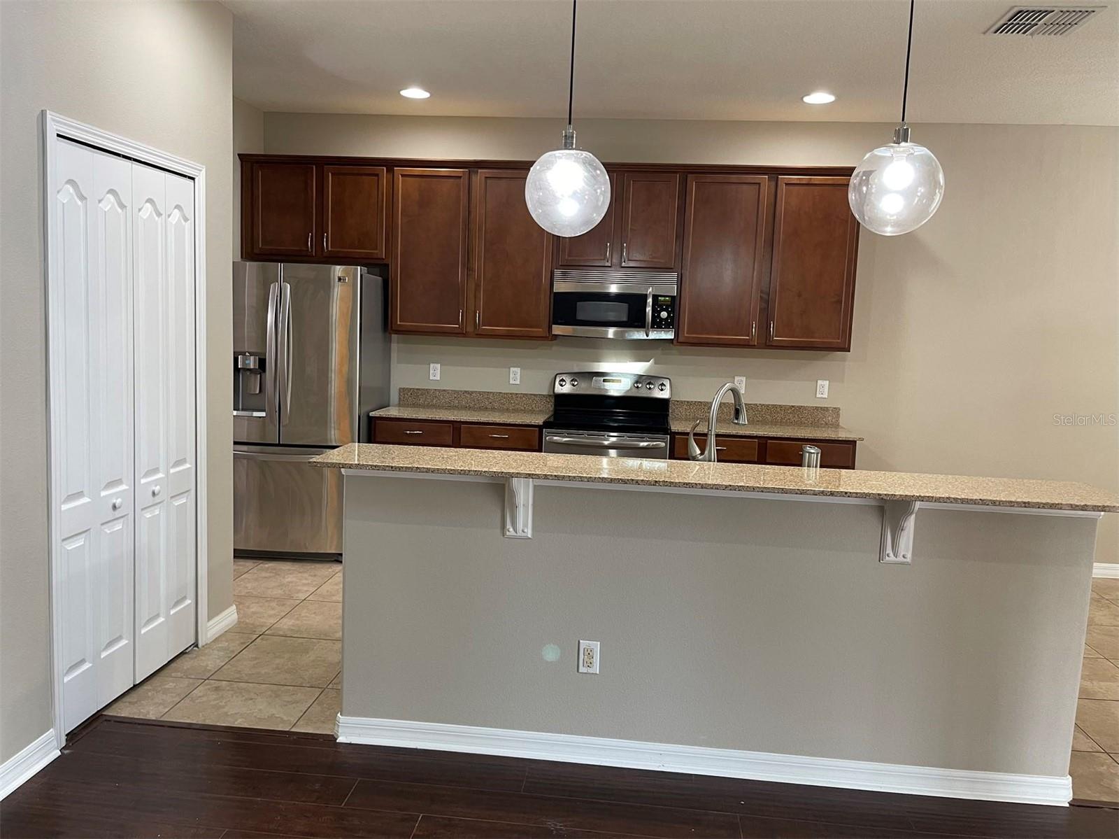 ENCLAVE/MOSS PARK PH2A - Residential Lease