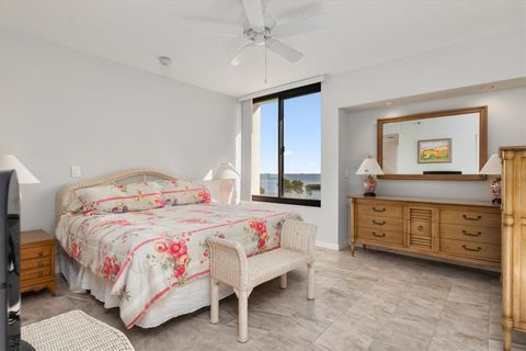 A home in LONGBOAT KEY