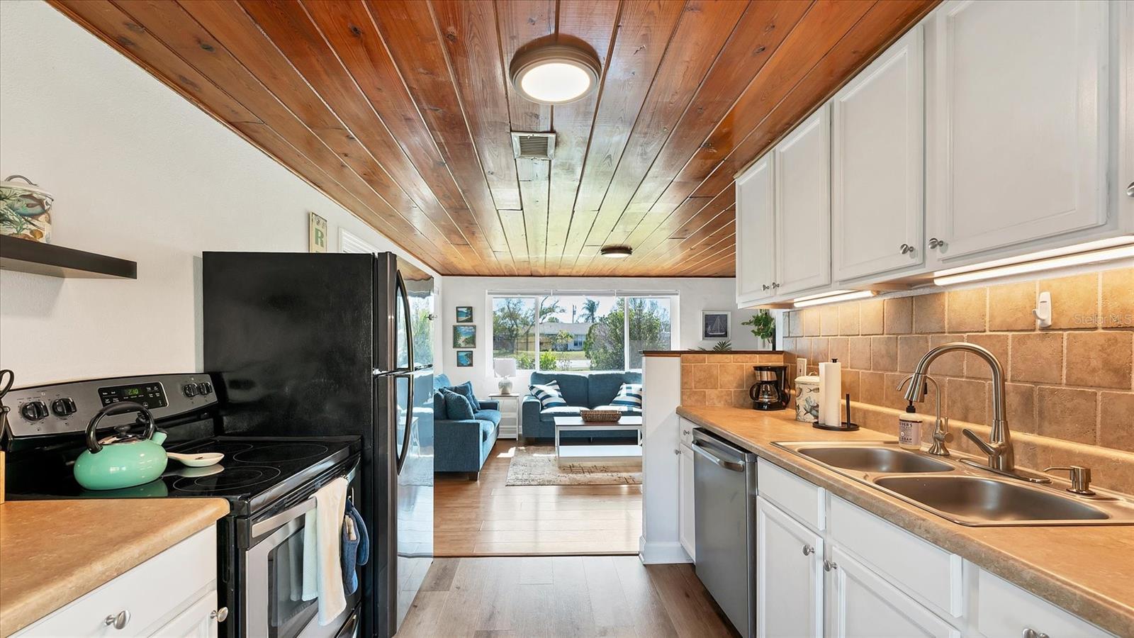 SOUTH VENICE - Residential