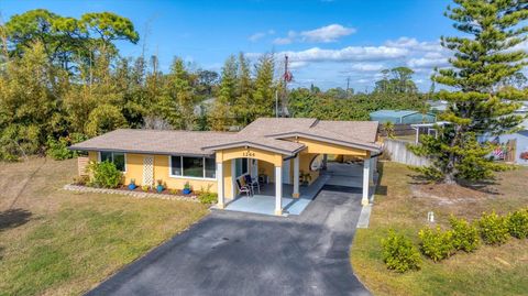 Photo of 1264 Porpoise Road, Venice, FL 34293 (MLS # A4679929)