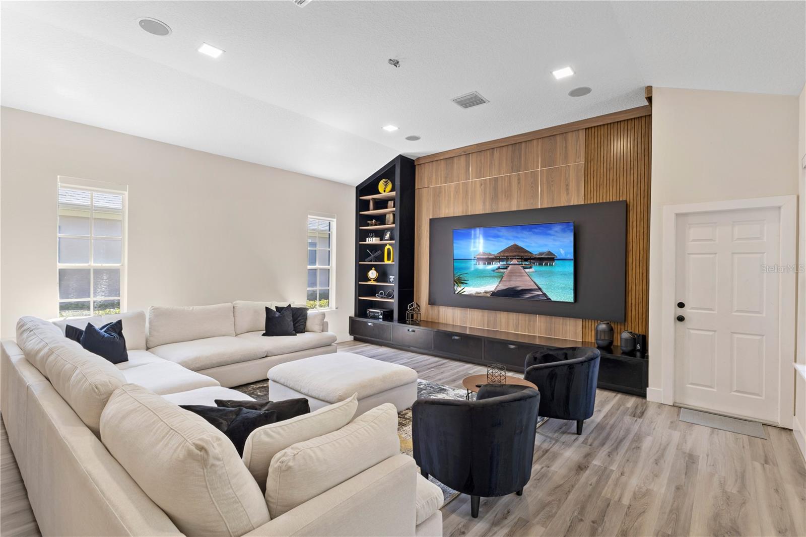 KEENES POINTE UNIT 7 - Residential
