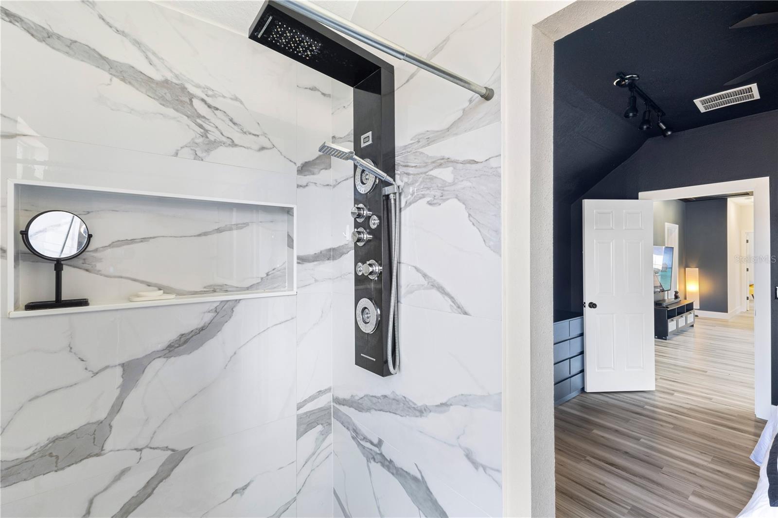 KEENES POINTE UNIT 7 - Residential