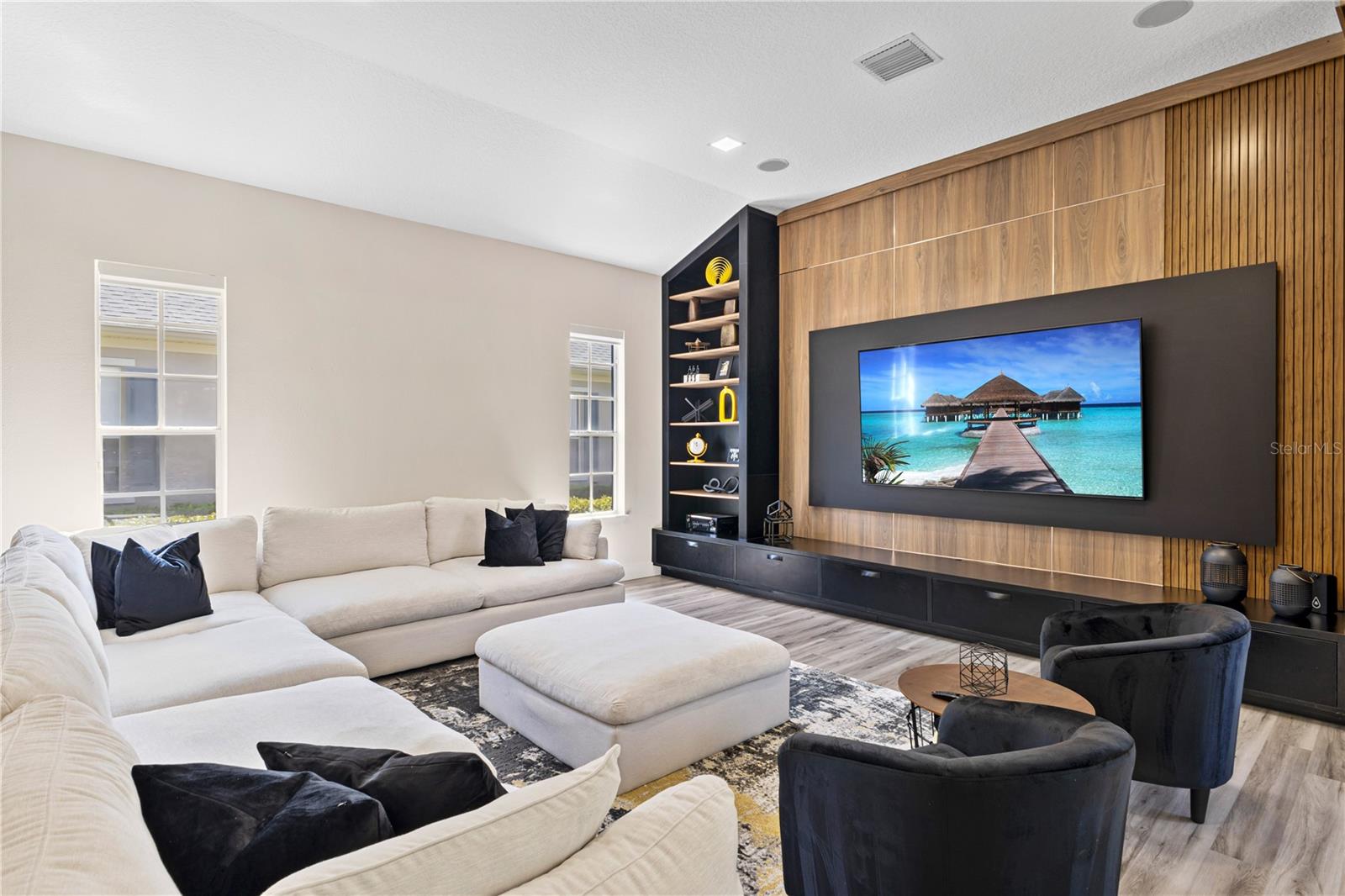 KEENES POINTE UNIT 7 - Residential