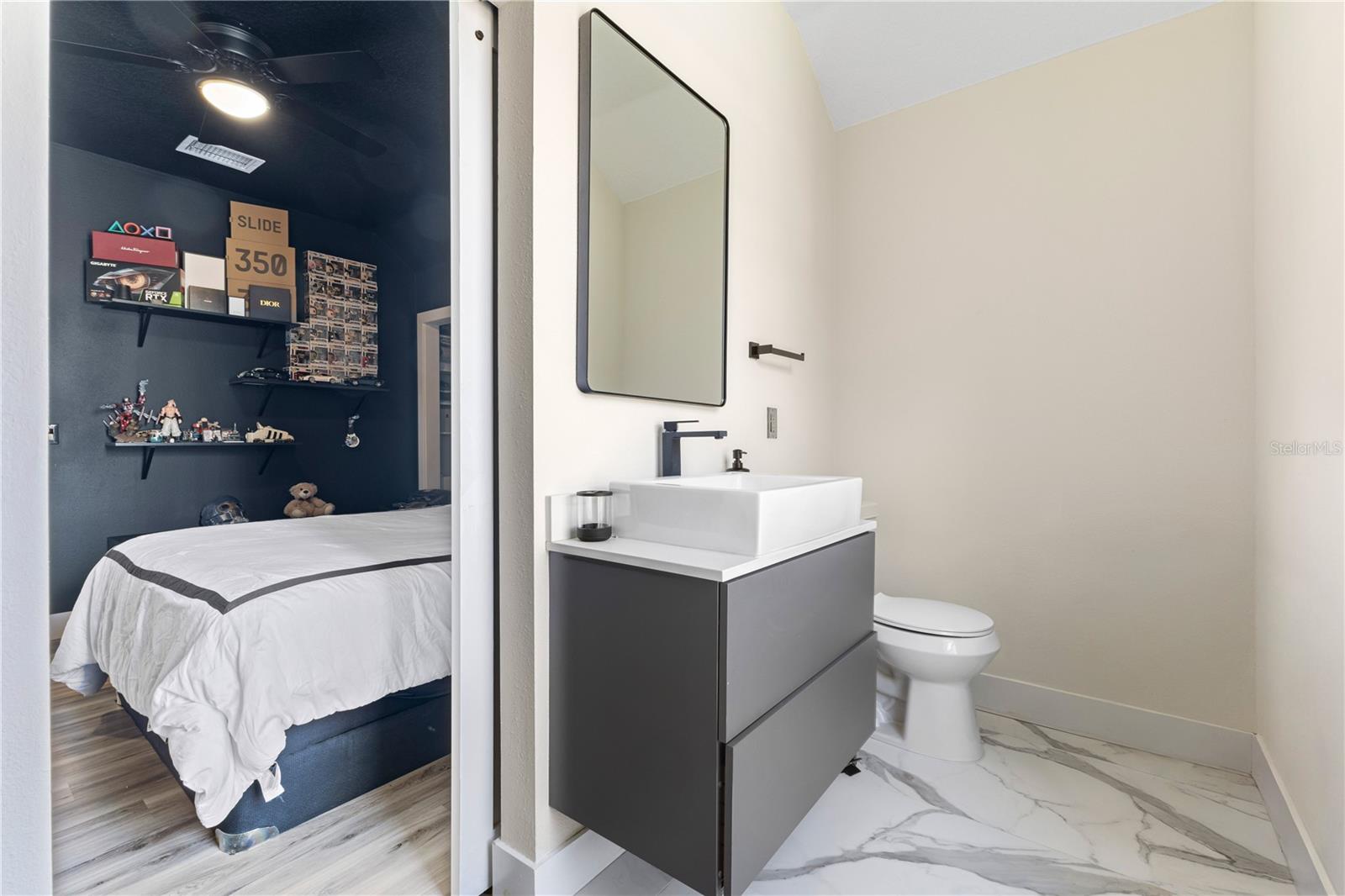 KEENES POINTE UNIT 7 - Residential