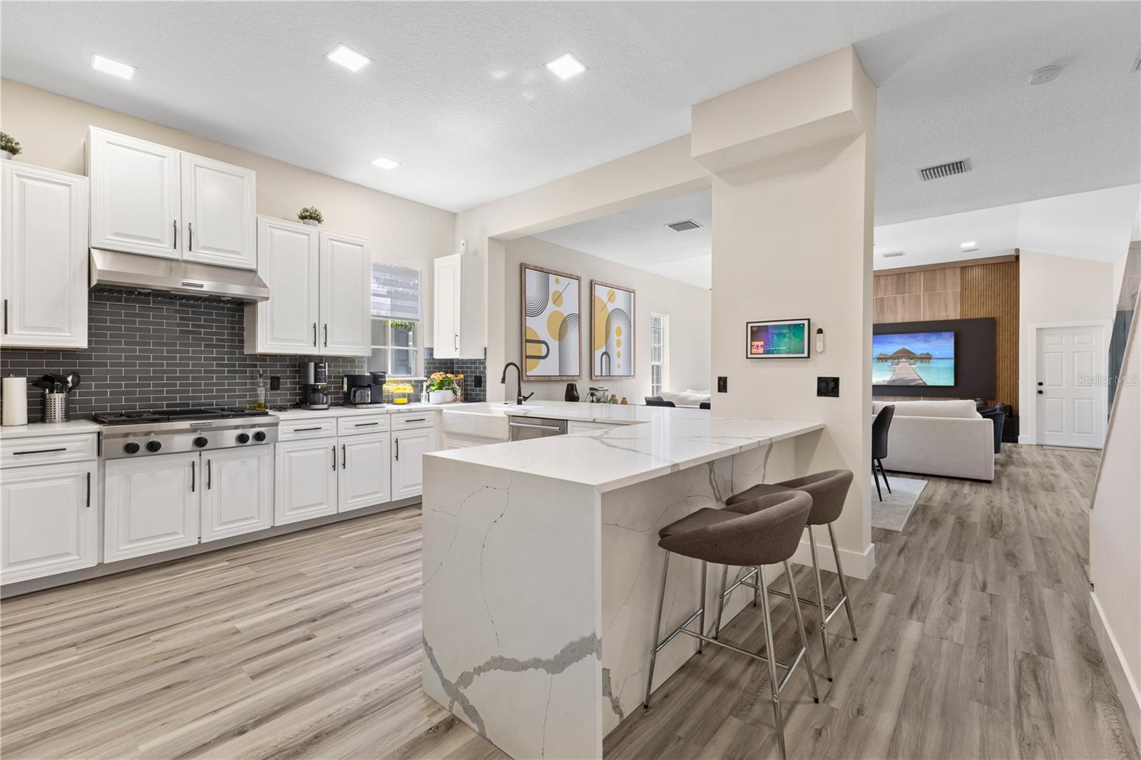 KEENES POINTE UNIT 7 - Residential