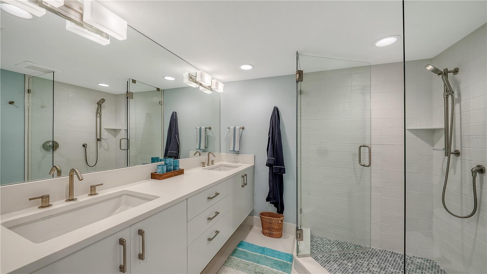 SANDS POINT - Residential