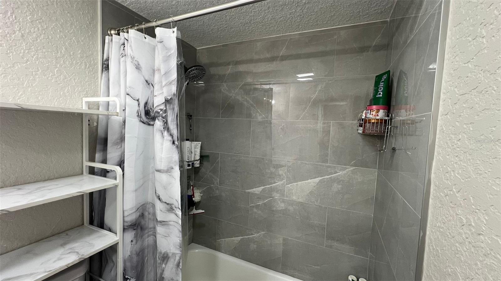 ALOHA GARDENS - Residential