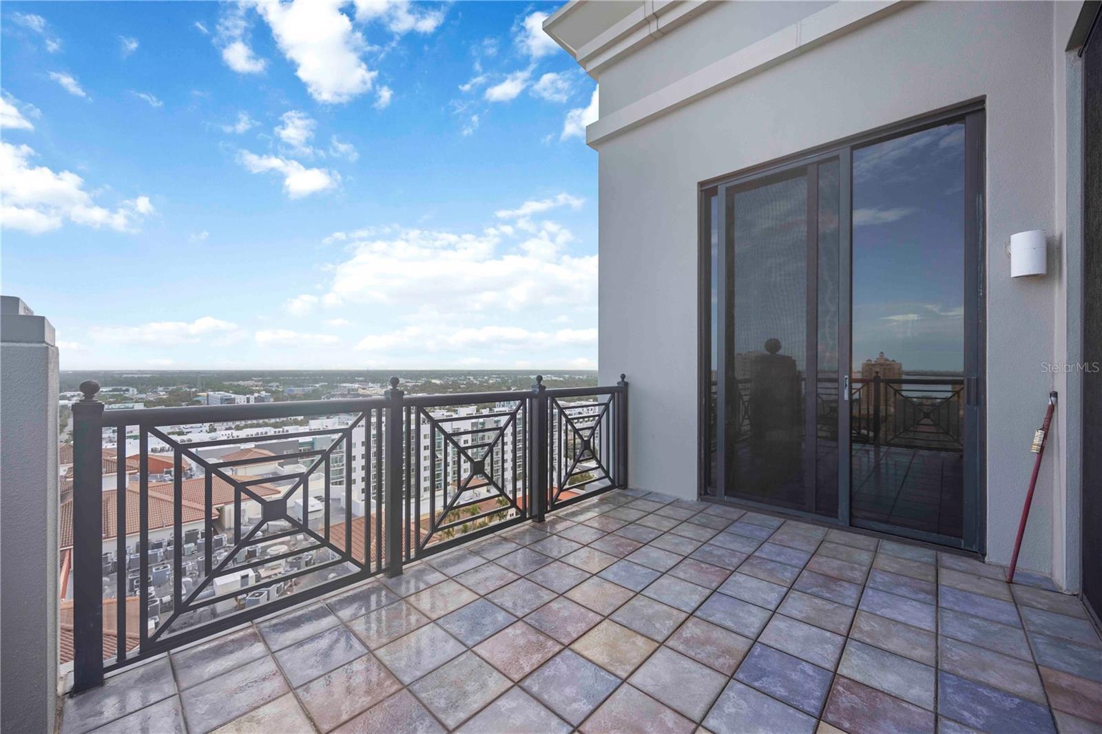 PLAZA AT 05 POINTS RESIDENCES - Residential