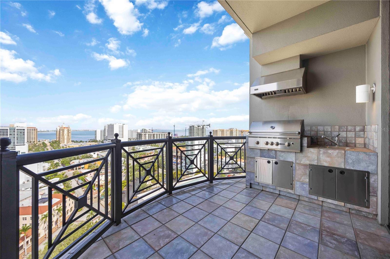 PLAZA AT 05 POINTS RESIDENCES - Residential