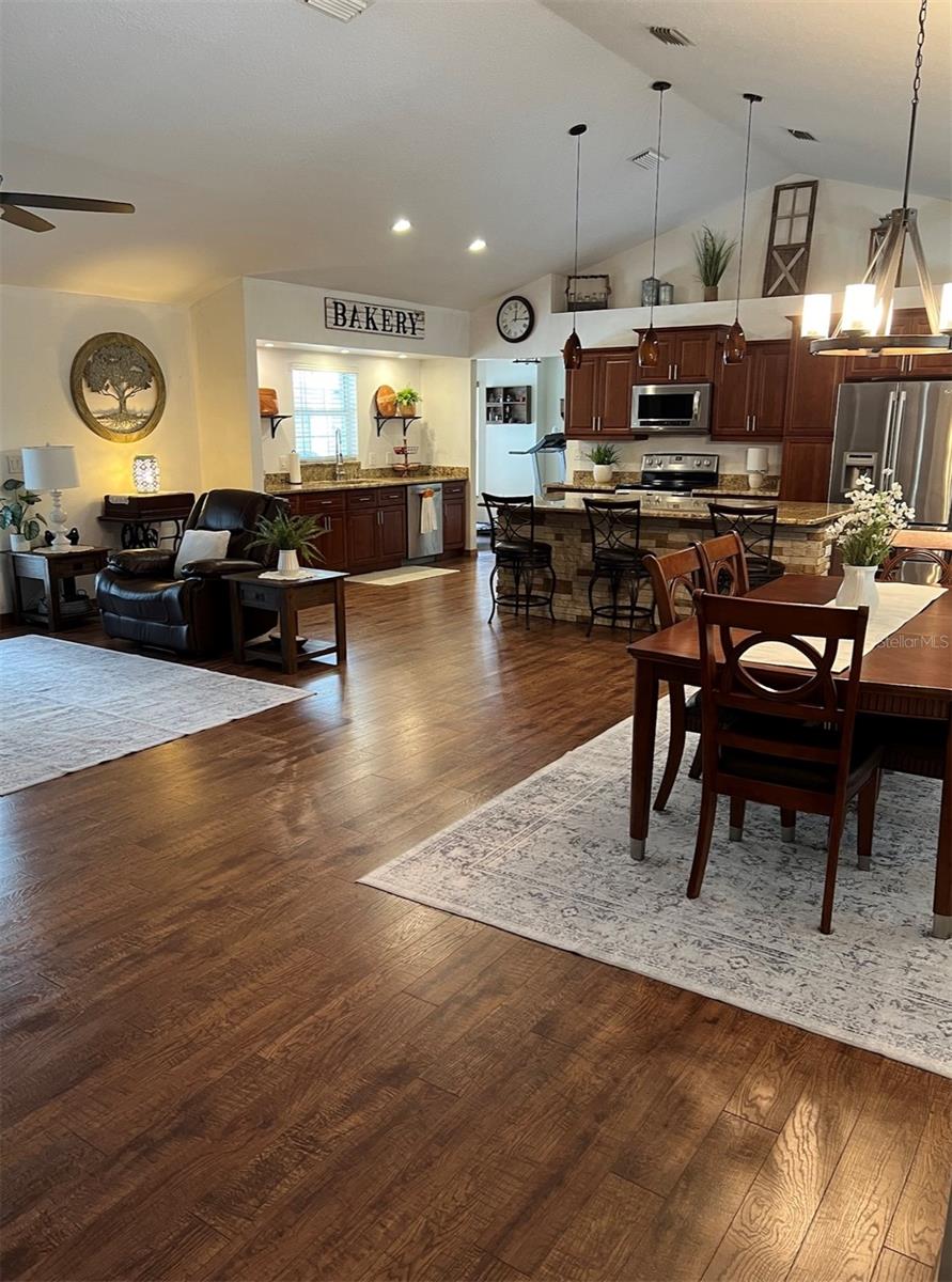 BAY LAKE RANCH - Residential