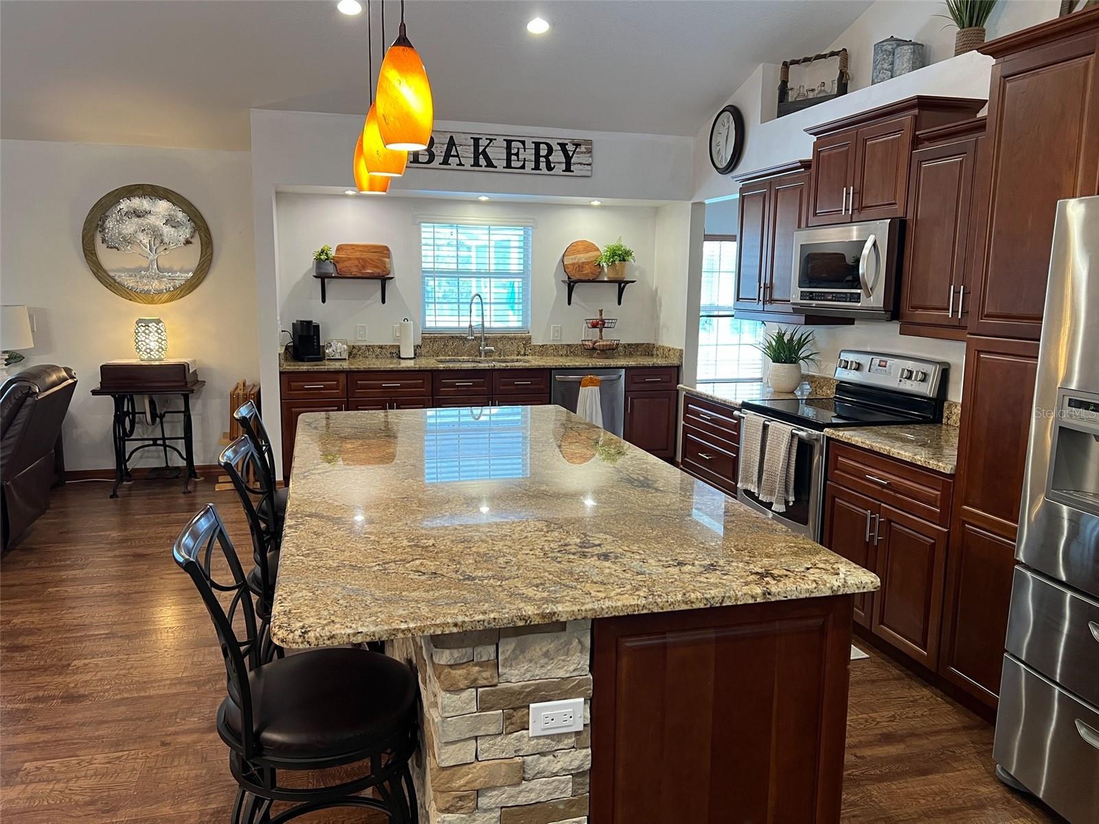 BAY LAKE RANCH - Residential