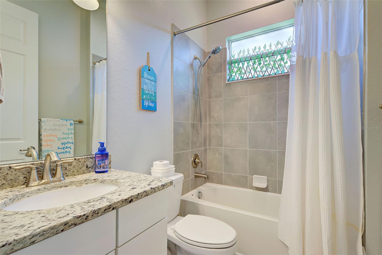 HARBOR WEST - Residential Lease