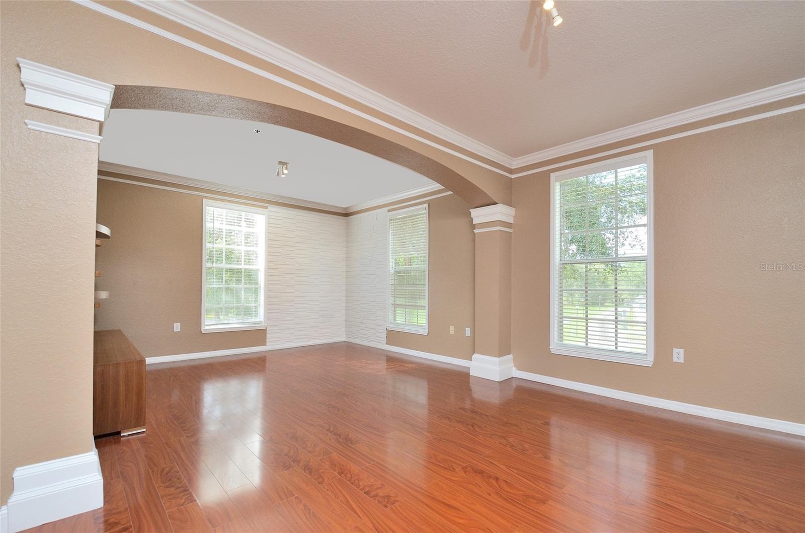 193 LONGVIEW AVE 203