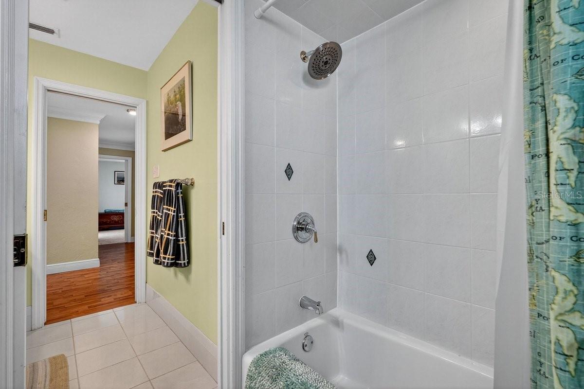 EMERALD ISLE UNIT 01 - Residential