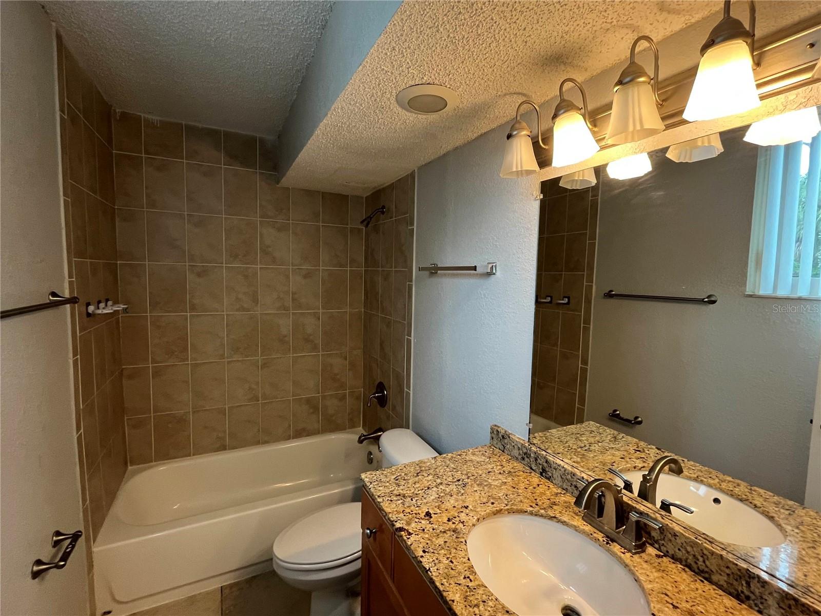 SARASOTA PALMS - Residential Lease