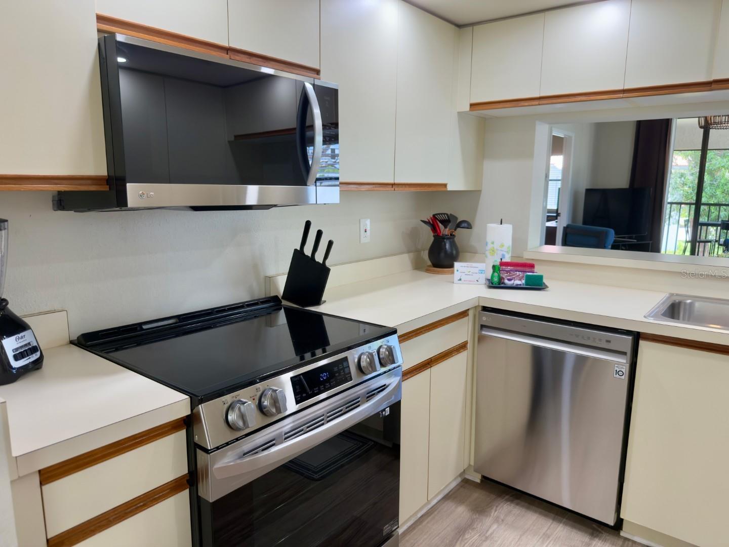 SHOREWALK BATH & TENNIS CLUB 12 - Residential