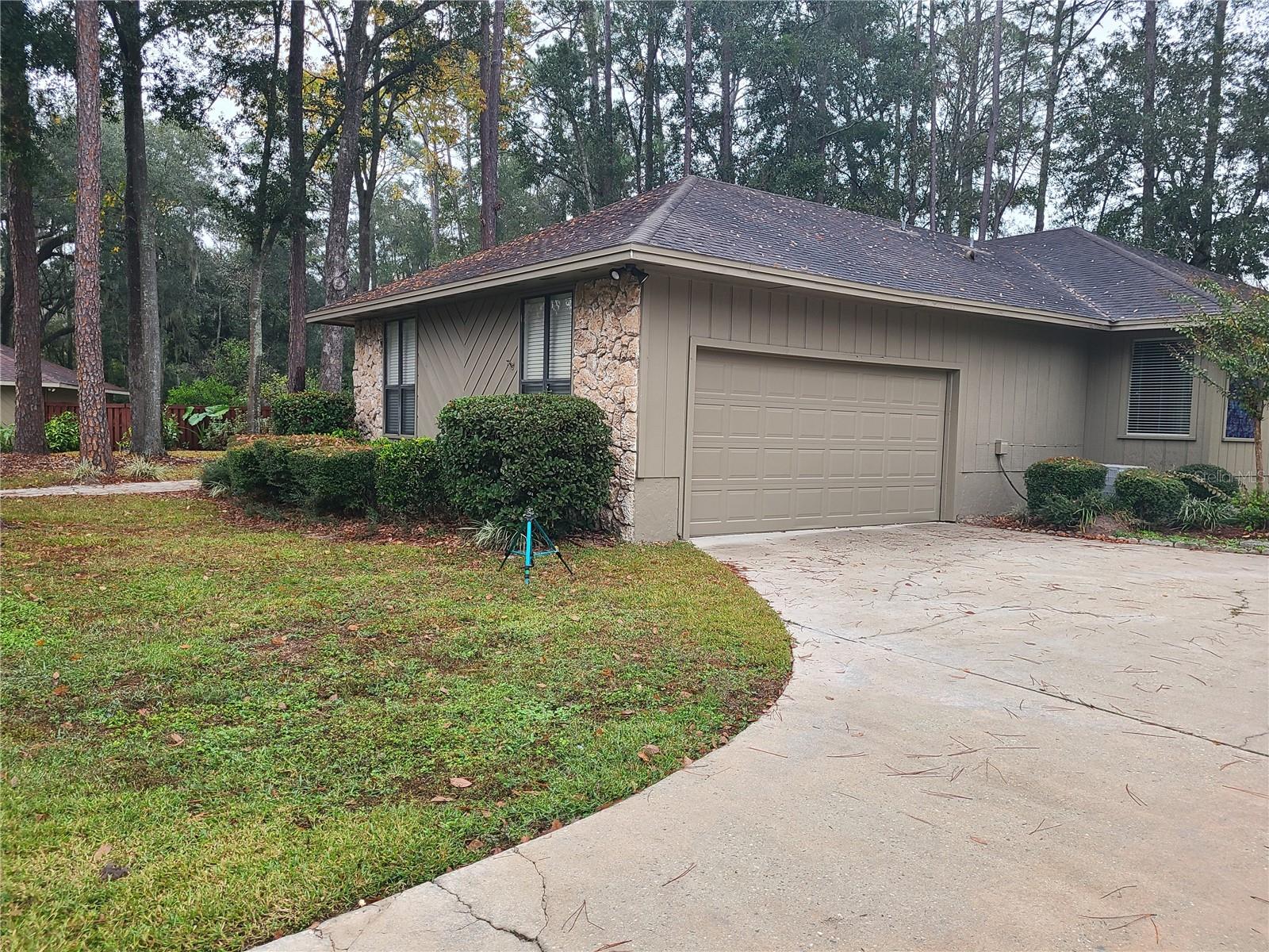 COUNTRY CLUB WEST - Residential Lease