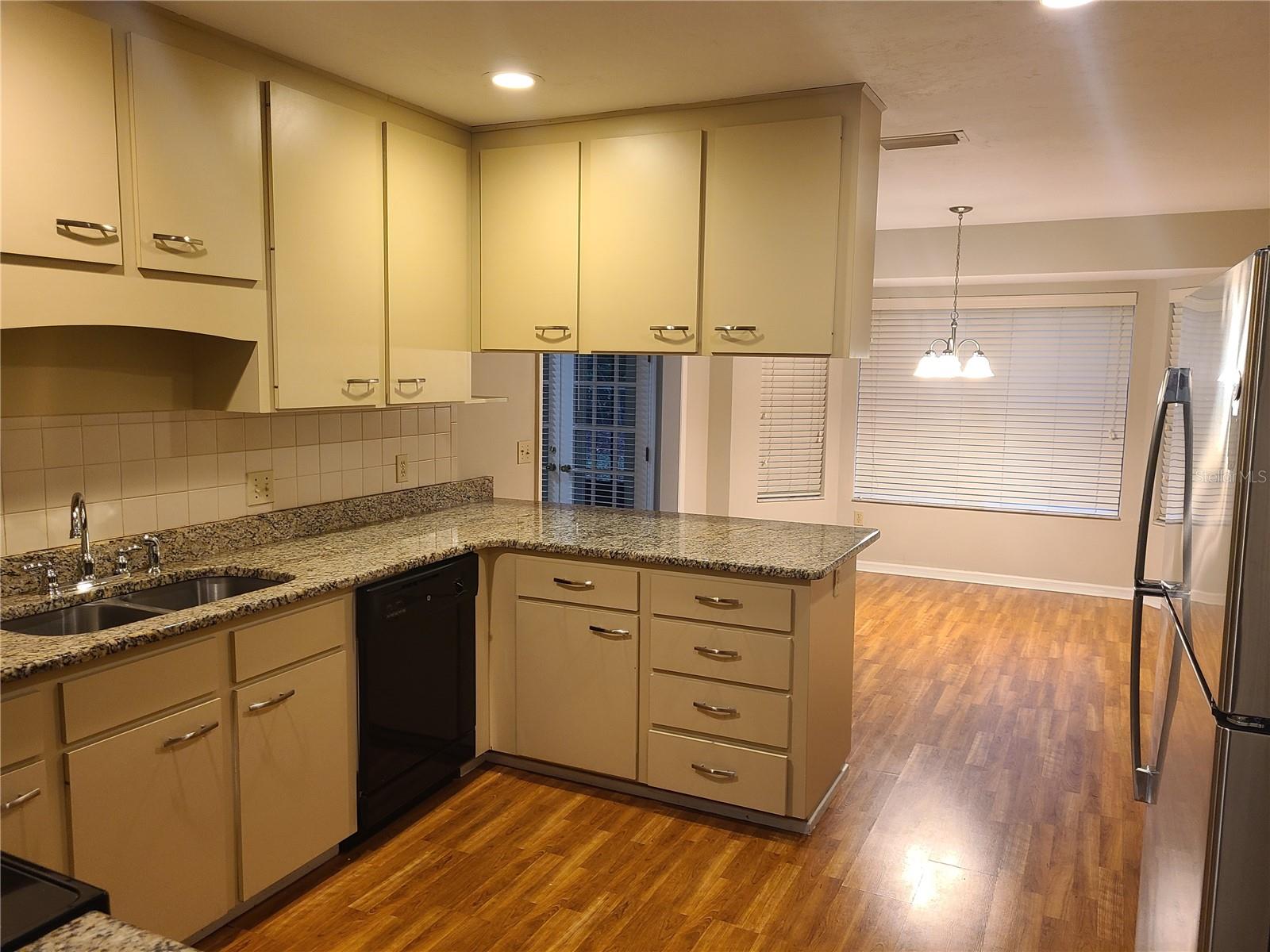 COUNTRY CLUB WEST - Residential Lease