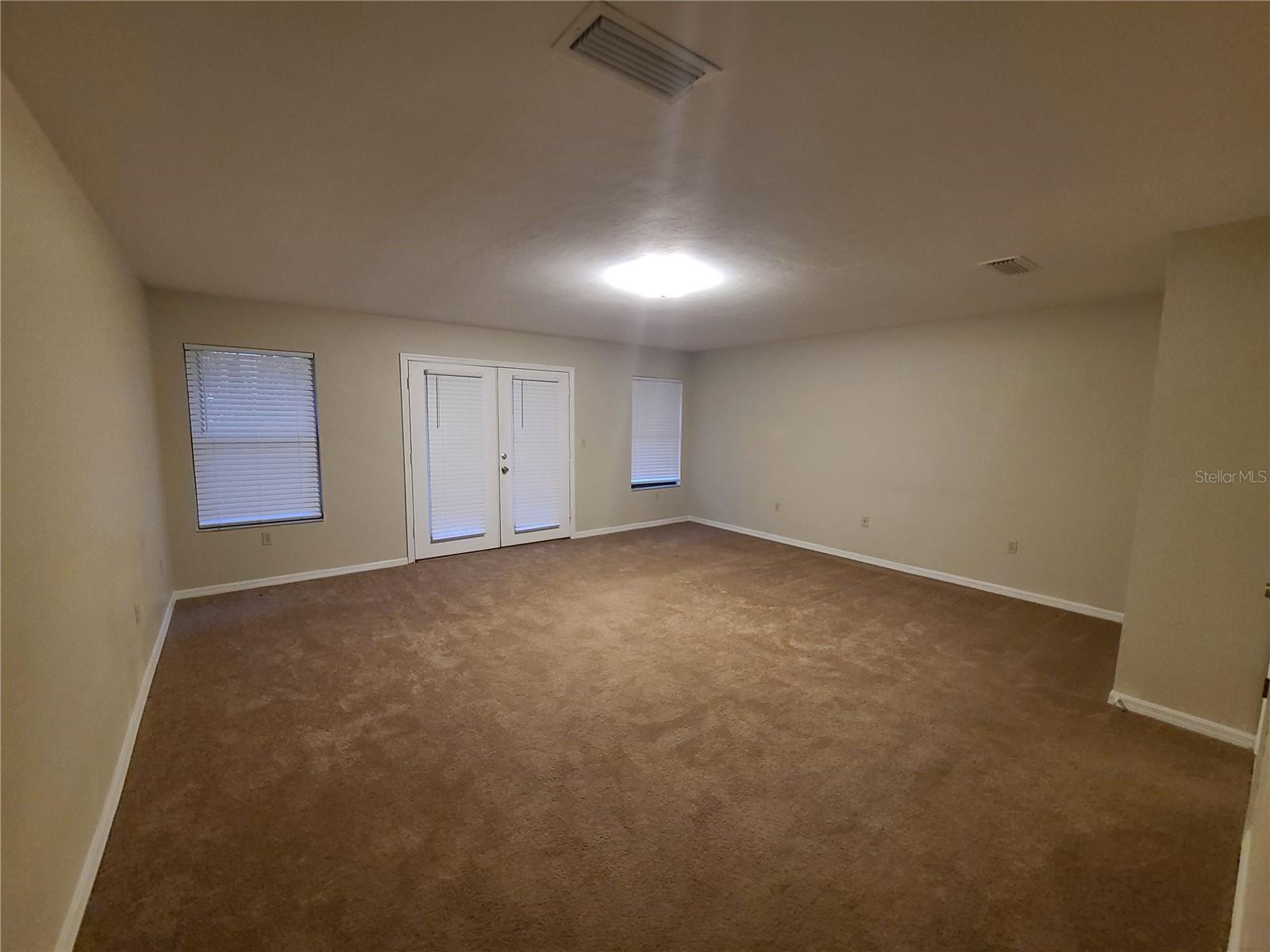 COUNTRY CLUB WEST - Residential Lease