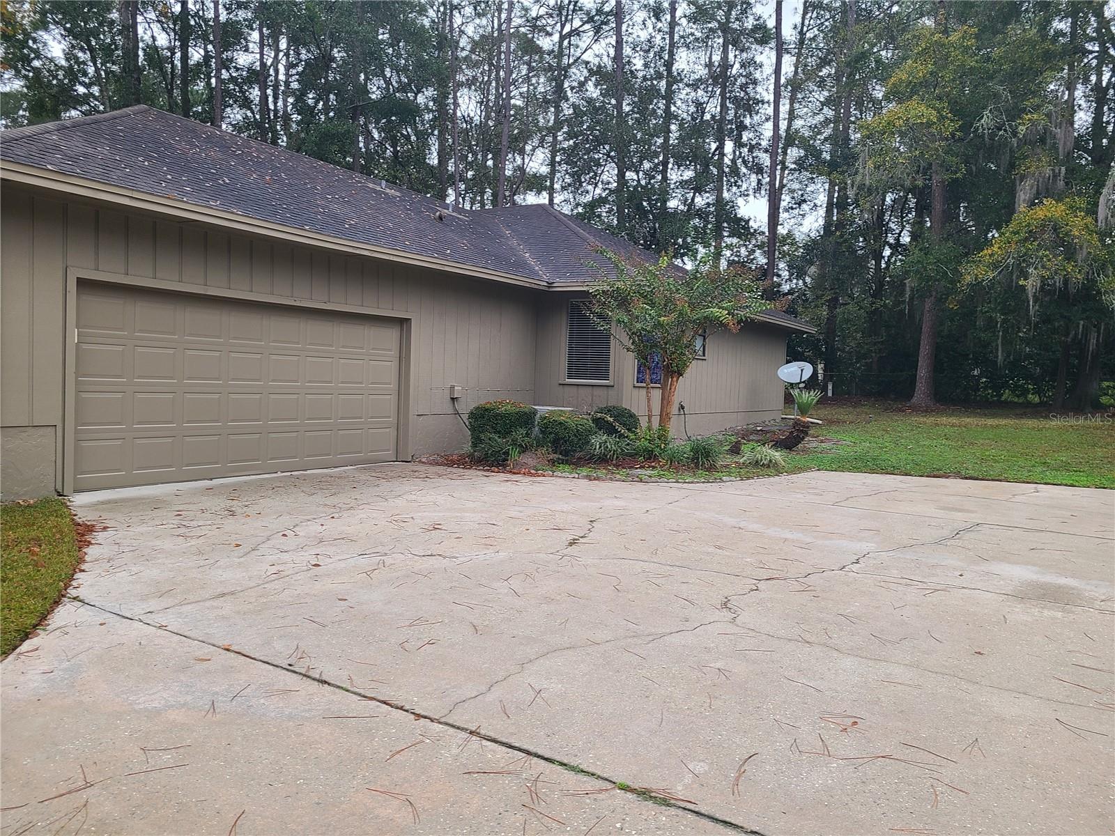 COUNTRY CLUB WEST - Residential Lease