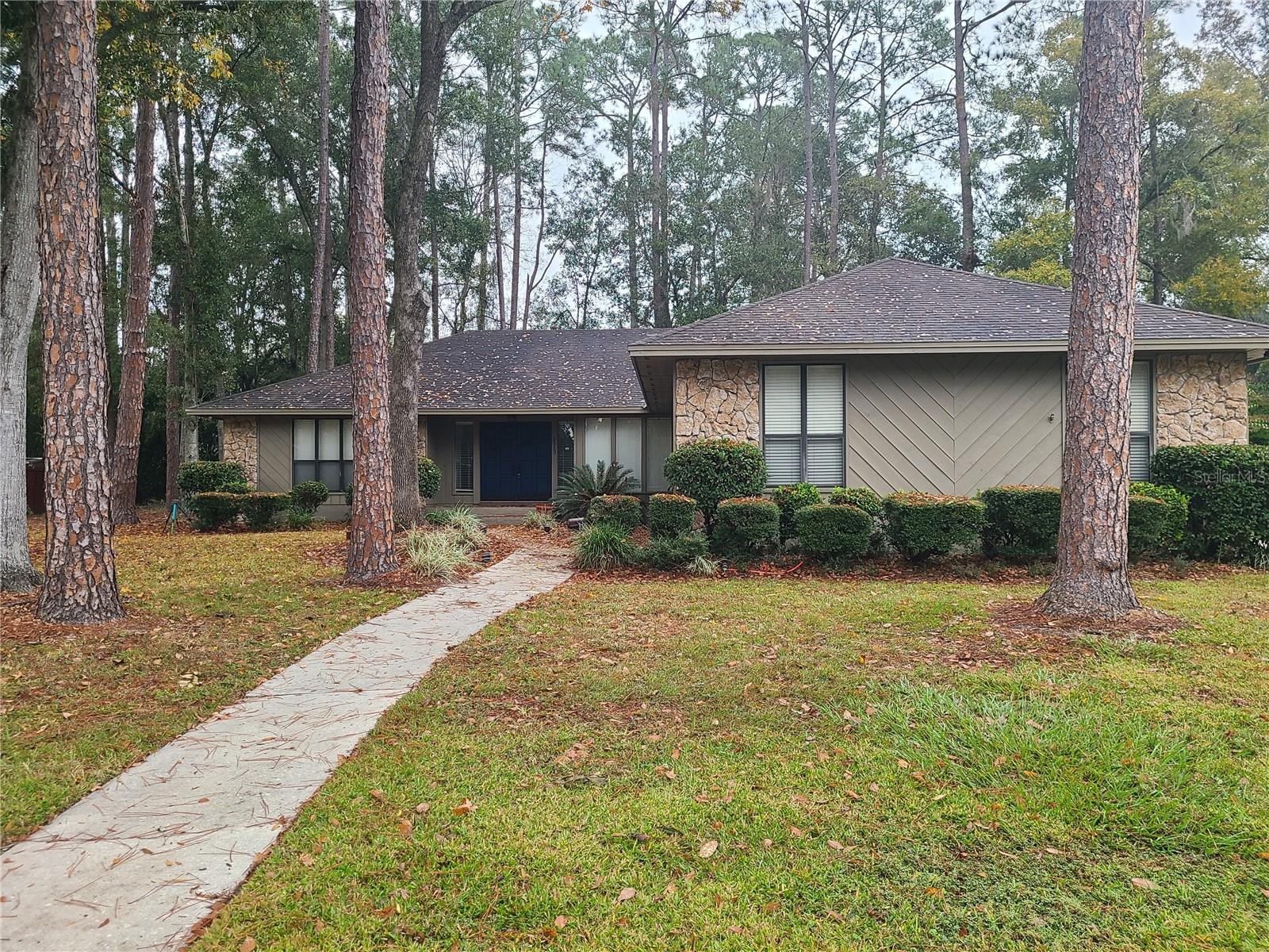 COUNTRY CLUB WEST - Residential Lease