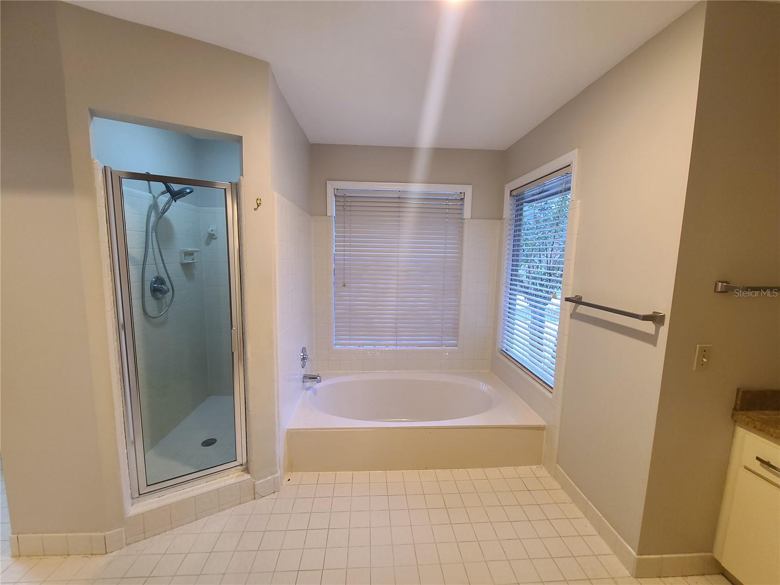 COUNTRY CLUB WEST - Residential Lease