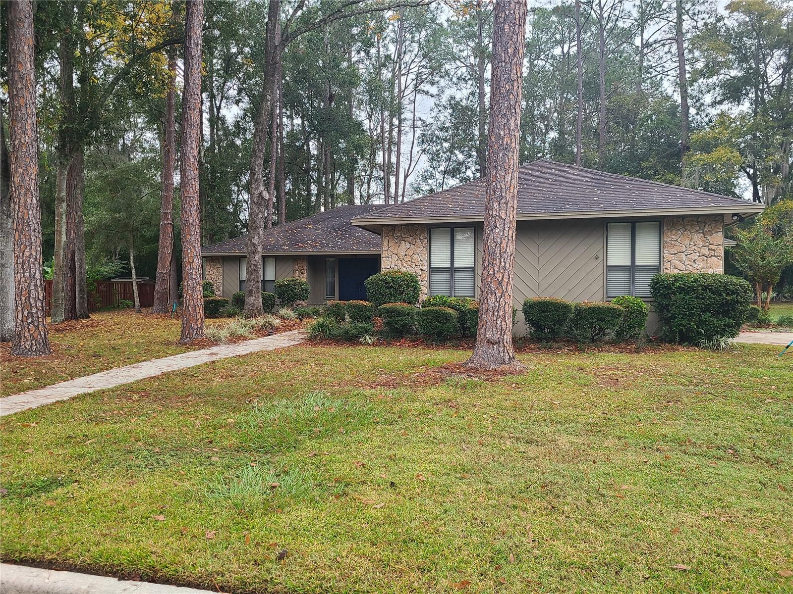 COUNTRY CLUB WEST - Residential Lease