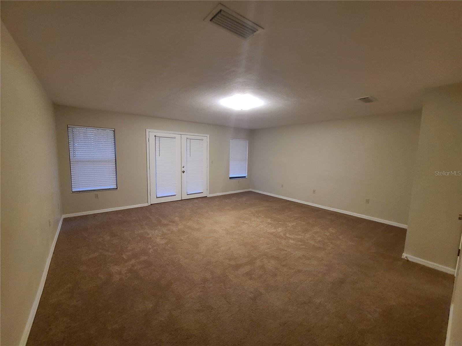 COUNTRY CLUB WEST - Residential Lease