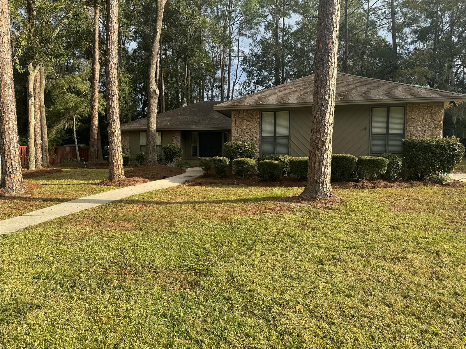 COUNTRY CLUB WEST - Residential Lease