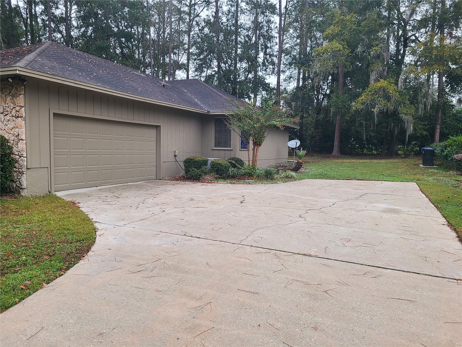 COUNTRY CLUB WEST - Residential Lease