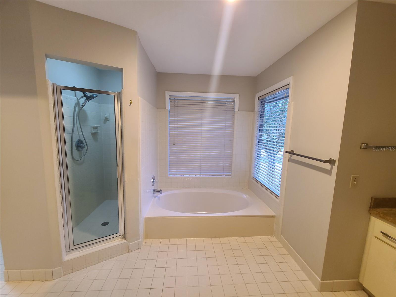 COUNTRY CLUB WEST - Residential Lease