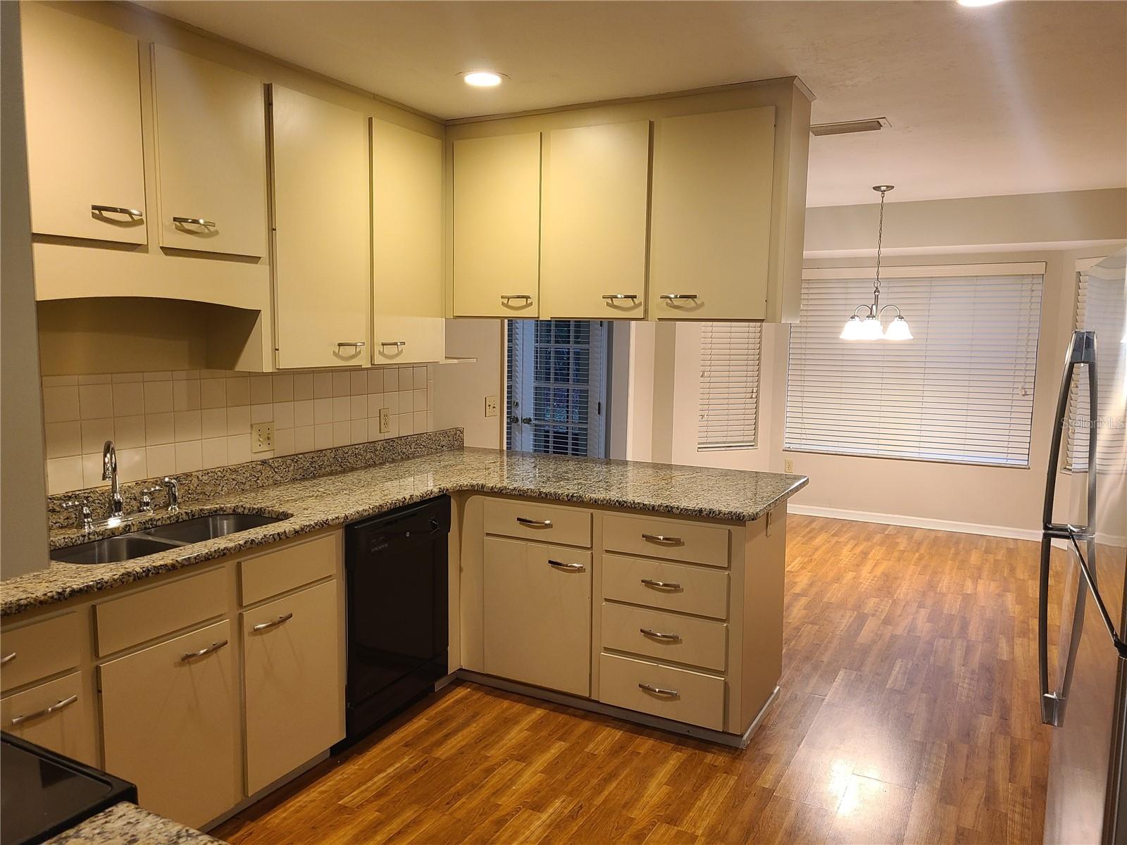 COUNTRY CLUB WEST - Residential Lease