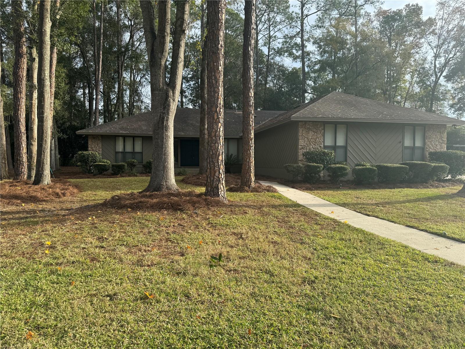 COUNTRY CLUB WEST - Residential Lease