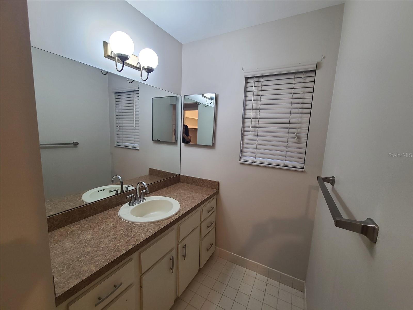 COUNTRY CLUB WEST - Residential Lease