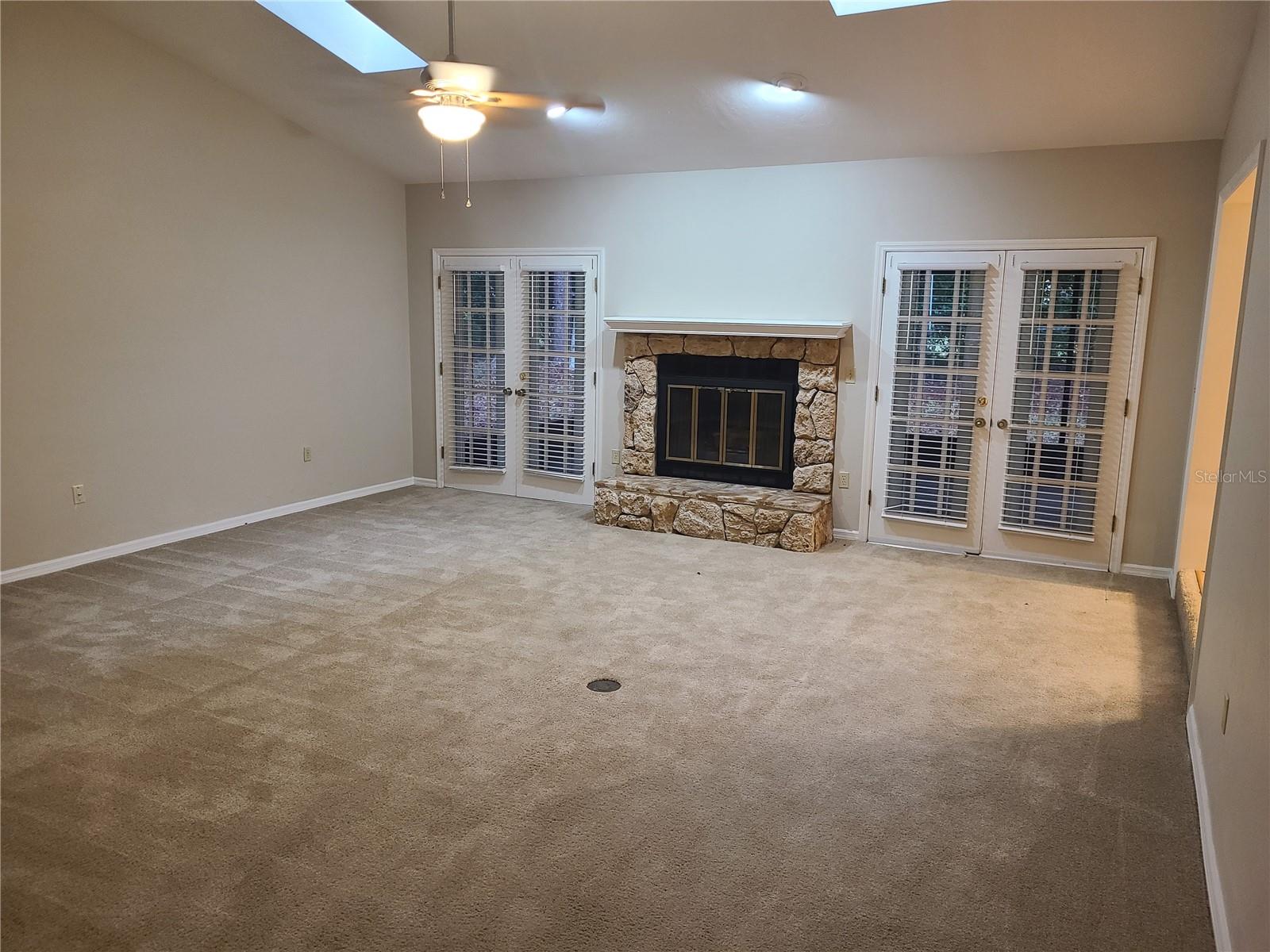 COUNTRY CLUB WEST - Residential Lease