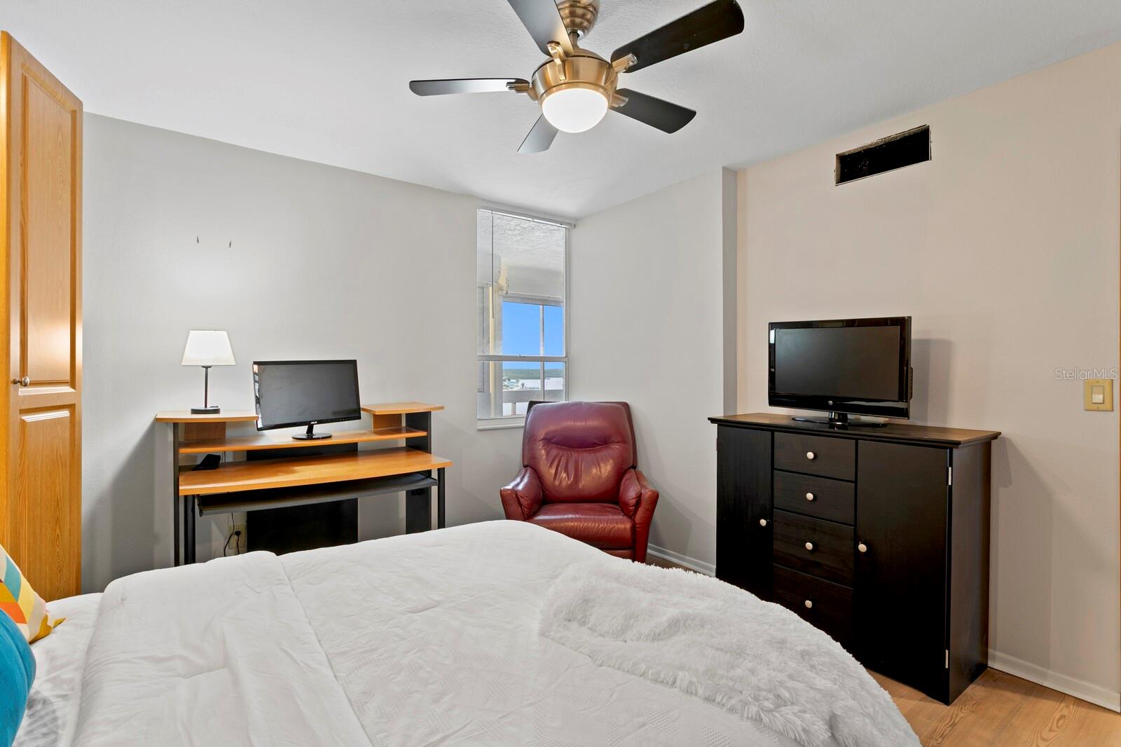 REDINGTON TOWERS 1 CONDO - Residential