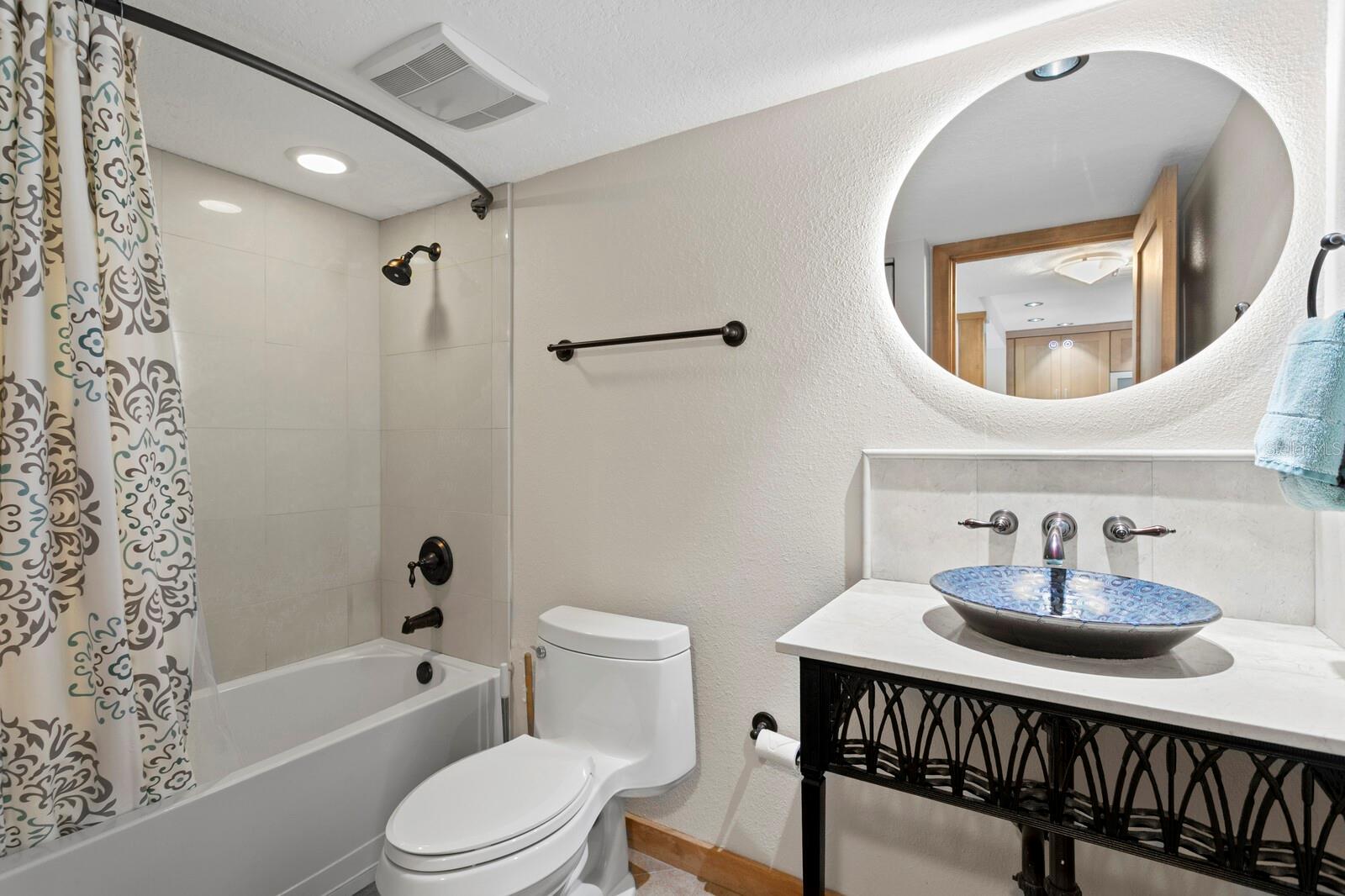 REDINGTON TOWERS 1 CONDO - Residential