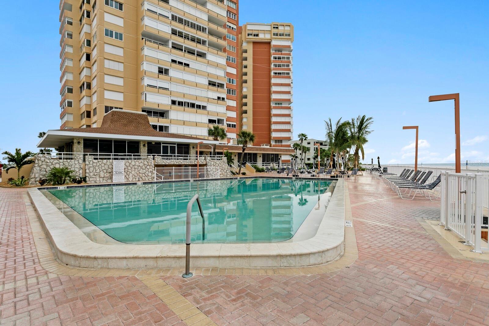 REDINGTON TOWERS 1 CONDO - Residential